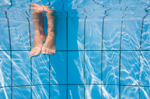 Swimming pool feet